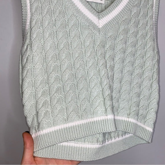 NWT Abercrombie & Fitch Cropped V Neck Cable Knit Sweater Vest